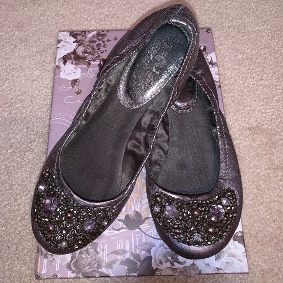 R2 Flats - Picture 2 of 4